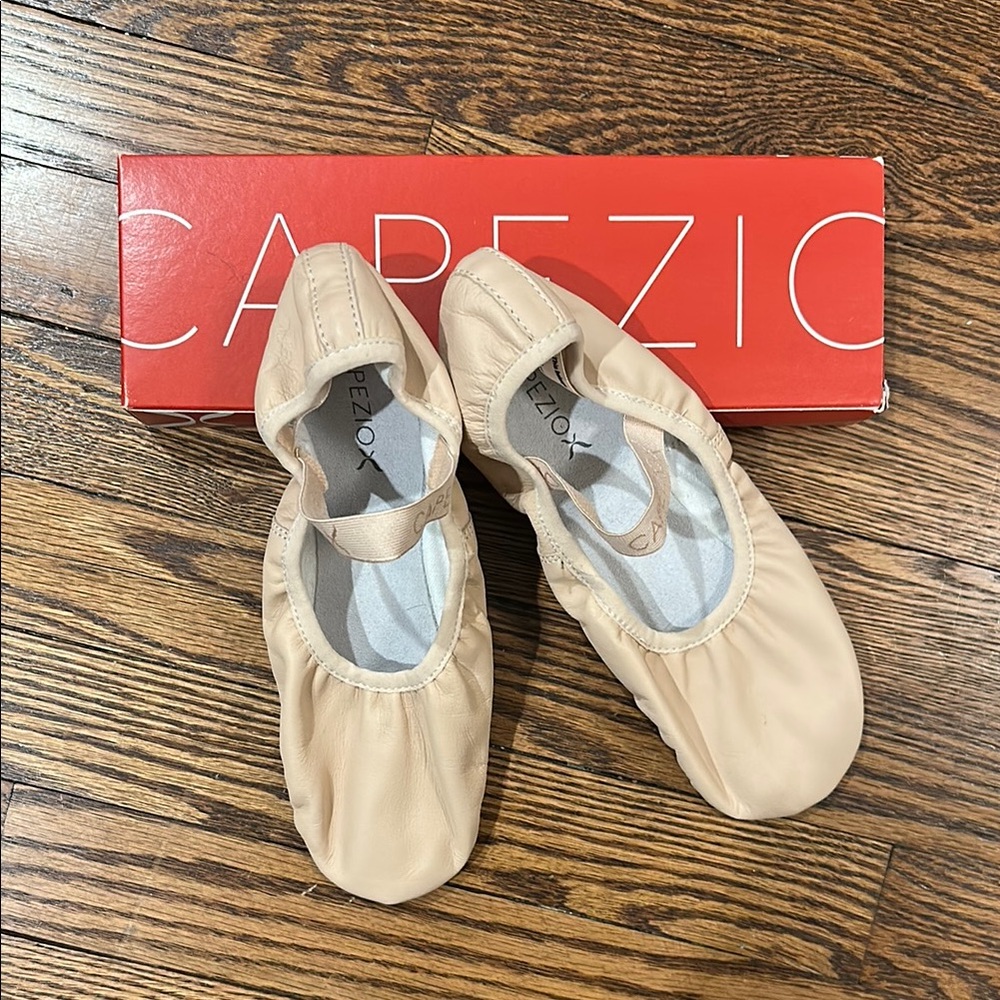 NWT Capezio Women's Lily Shoe in Ballet Pink Leather *Discontinued/Hard to Find*